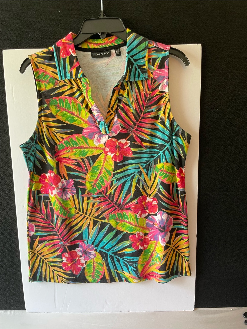 Rafaella Tropical Print Sleeveless V-Neck sleeveless tropical top
